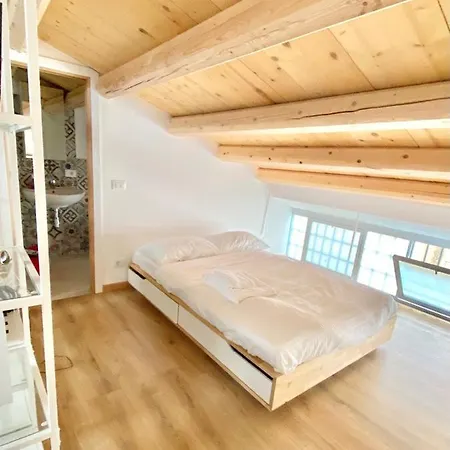 La Mansarda - Loft In Centro Storico Kapszulahotel
